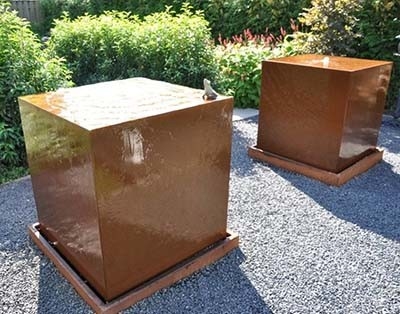 1100mm Kare Metal Bahçe Süsleri Corten Çelik Su Özelliği