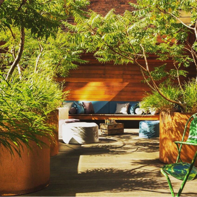 Dikdörtgen Corten Çelik Ekici Metal Stand Saksı