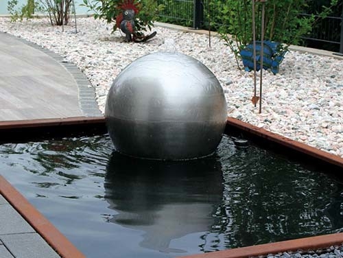 Açık Paslı Corten Çelik Bahçe Çeşmesi Top Şekilli Şelale