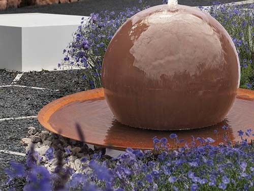 Açık Paslı Corten Çelik Bahçe Çeşmesi Top Şekilli Şelale