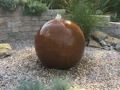 Açık Paslı Corten Çelik Bahçe Çeşmesi Top Şekilli Şelale