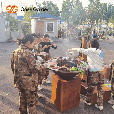 Paslı Renkli Açık Barbekü Izgaraları Yuvarlak Çaplı 100cm Pişirme Plakalı Kömür Sigara İçen