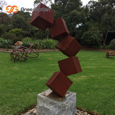 Tehlike Bloğu Corten Çelik Heykel Çim İçin Paslanmış Metal Bahçe Heykelleri