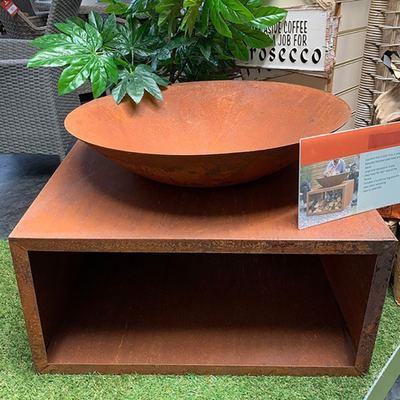 Ahşap Depolama Raflı Açık Çelik Ateş Çukuru Büyük Corten Çelik Mangal