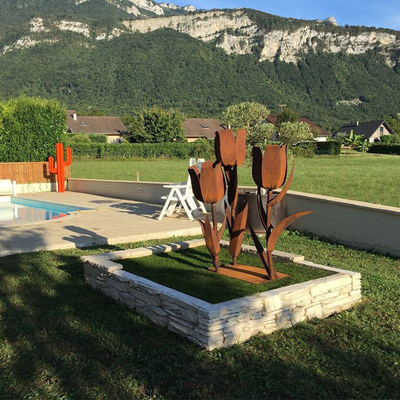 Gnee Garden Lale Çiçek Şekli Arka Bahçe İçin Özel Metal Yard Heykelleri