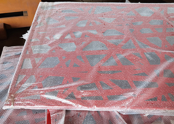 GN-SP-166 Lazer Kesim Kırmızı Boyalı Geometrik Desenli Çelik Ekran Paneli